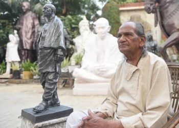 ज्येष्ठ शिल्पकार राम सुतार यांना ‘महाराष्ट्र भूषण’ पुरस्कार – राज्याच्या १३ कोटी जनतेचा सन्मान!