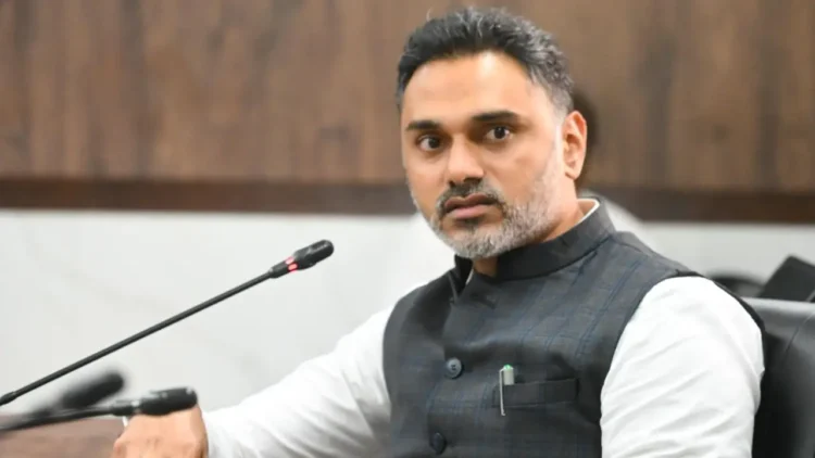 गृहराज्यमंत्री योगेश कदम वारंवार गुन्हेगारी प्रवृत्तीत, राज्य सुरक्षित आहे का?